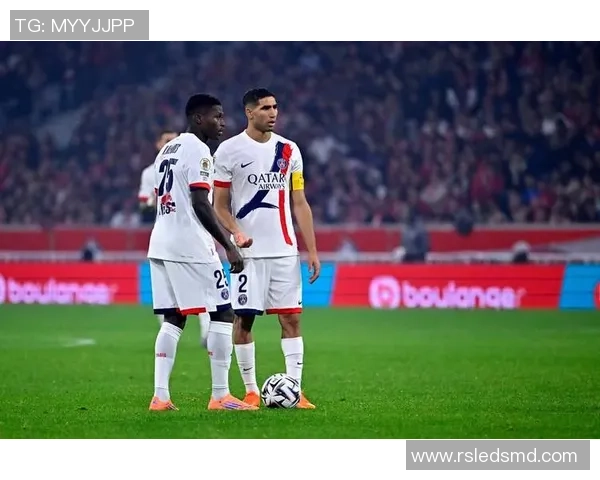 英超激战曼联与巴黎圣日耳曼握手言和精彩瞬间引发全场热烈反响