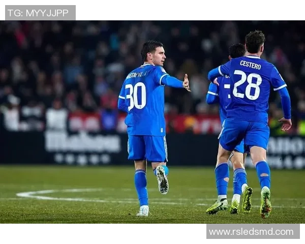 中超激战阿森纳险胜皇马争议判罚引发全场热议