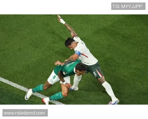 巴萨与切尔西友谊赛战平乌龙球瞬间引发全场热烈反响