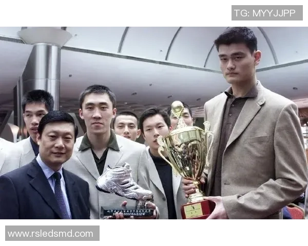 马布里与姚明重聚畅谈篮球往事，共同回忆辉煌岁月与友谊的深厚情谊