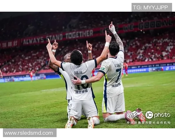 中超精彩对决AC米兰与本菲卡战成平局绝杀瞬间引发全场狂欢