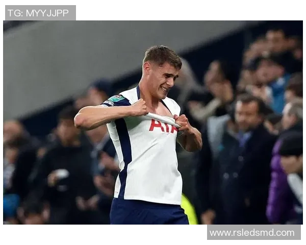 欧冠激战巴萨与热刺握手言和一场平局引发全场热议